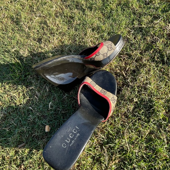 Gucci Women's Black and Brown Mules with Red Trim - Picture 9 of 9